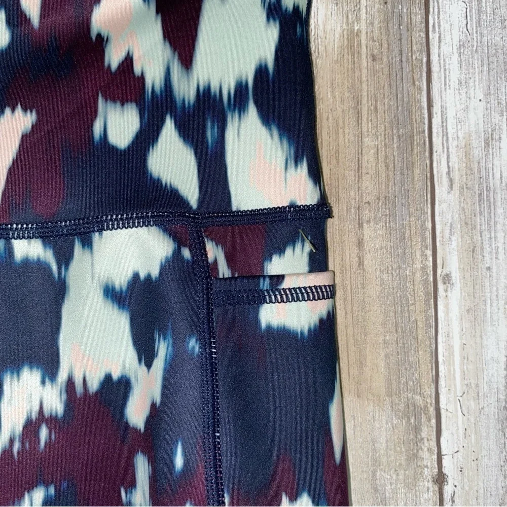 Sweaty Betty Super Sculpt 8” Multi Print Biker Shorts - Picture 3 of 7